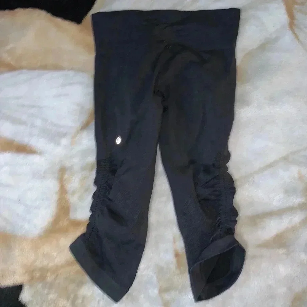 Lululemon in the flow crop 11